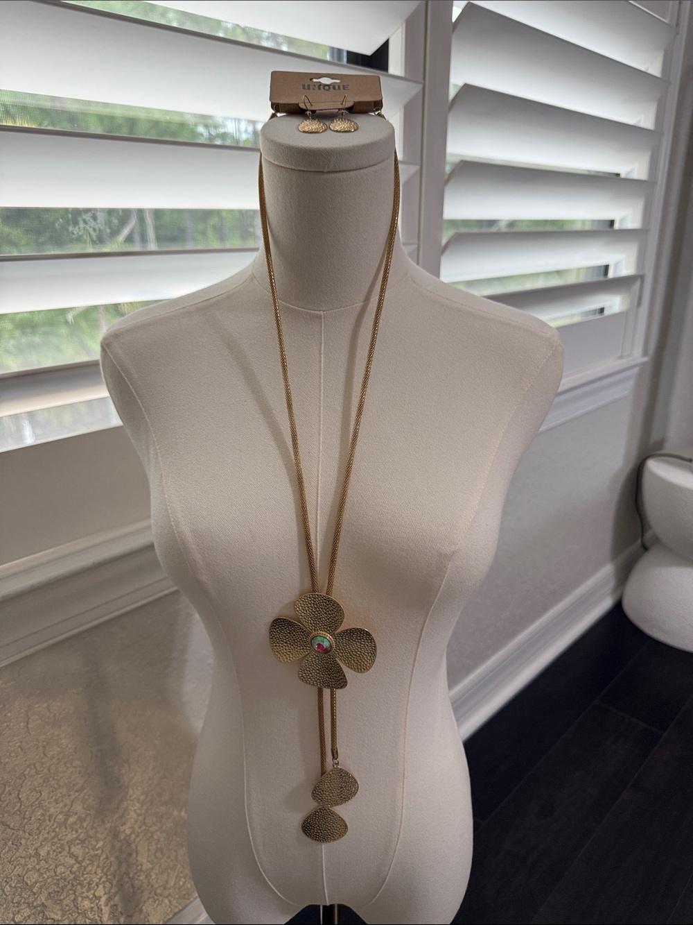 Gold Hippie Flower Power Pendant Lariat Necklace & Earrings Women Jewelry Set